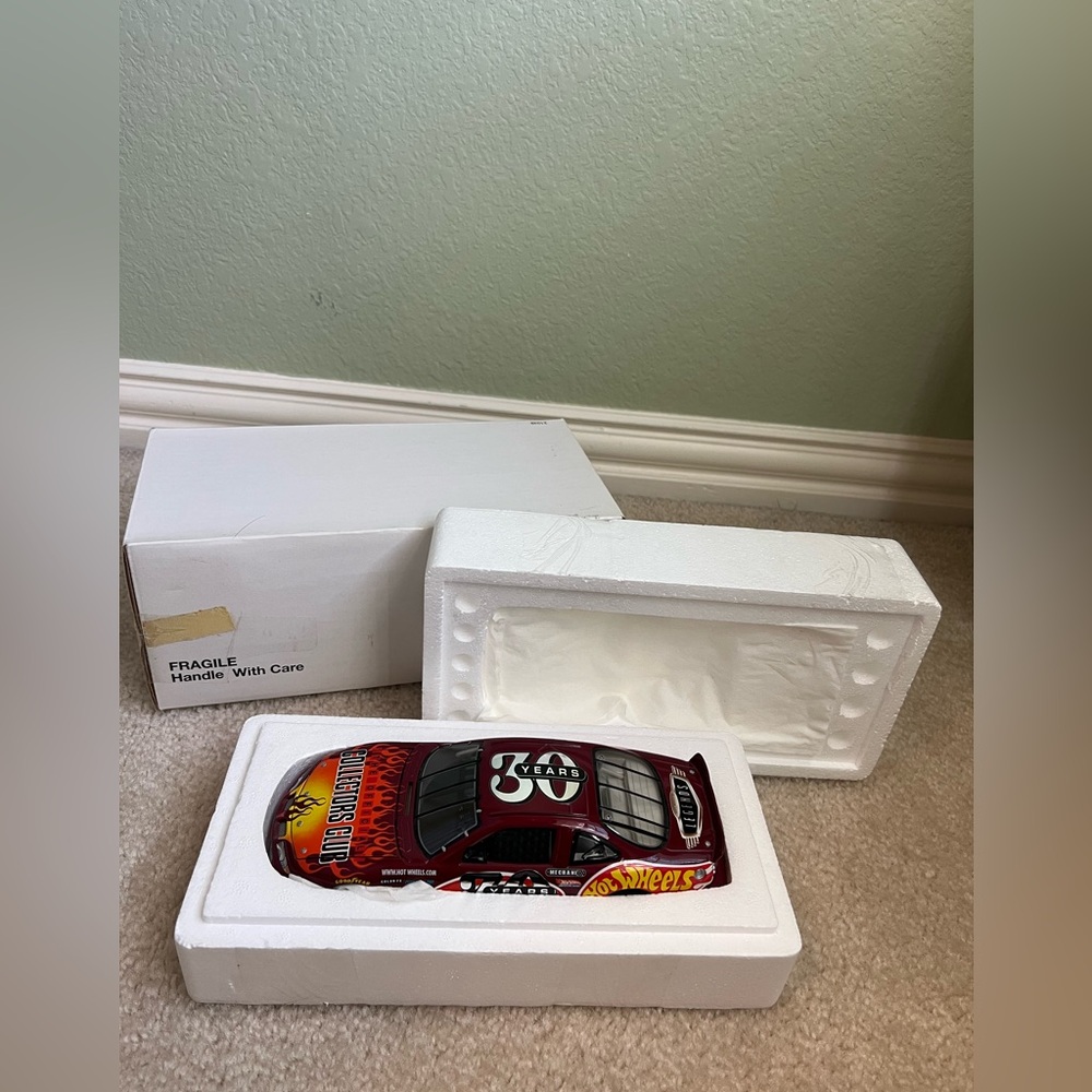 Hot Wheels 1:24 Scale, 30th Anniversary, 1997 Pontiac Grand Prix Nascar